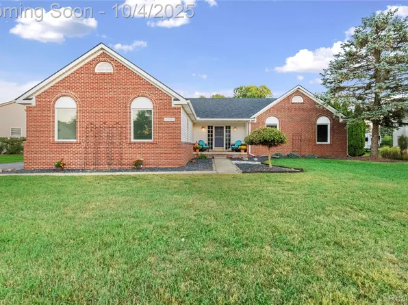 13708 Monarch Dr, South Lyon, MI 48178