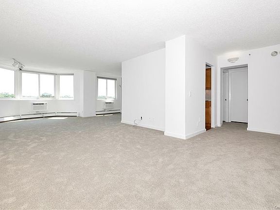 4th image of 14 Nosband Ave #15H