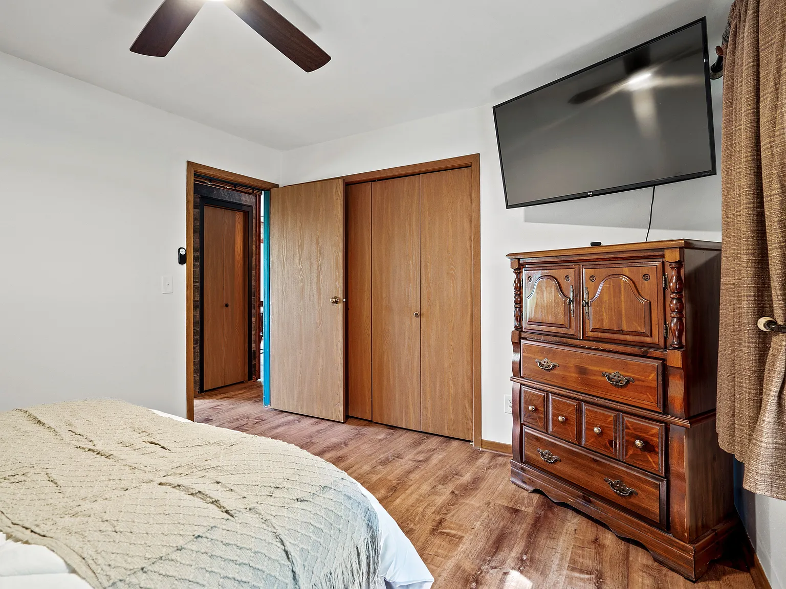 2 bed, 1.5 bath, 1100 sqft, $2,800 — Photo 2