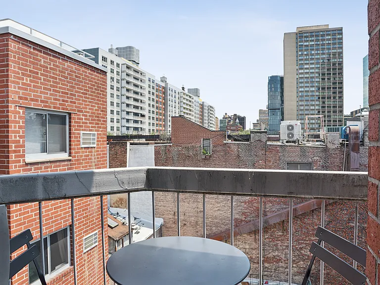 184 Thompson St #6A — Photo 8