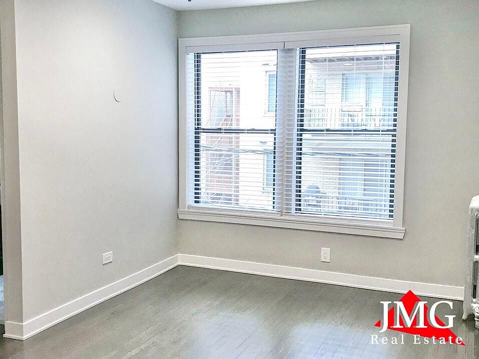 2nd image of 438 W Surf St #1G