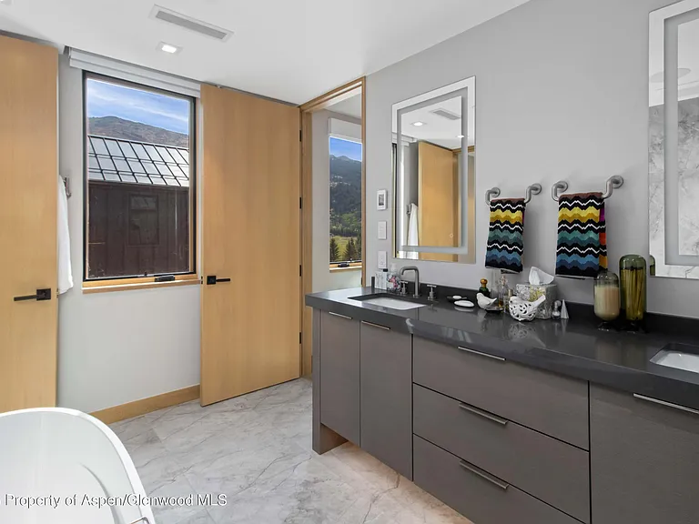 155 Lakeview Dr — Photo 38