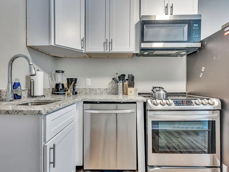 1329 Walker Ave #B — Photo 9