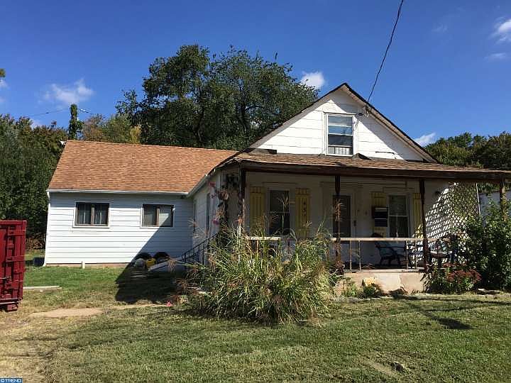 2nd image of 451 Elm Ave