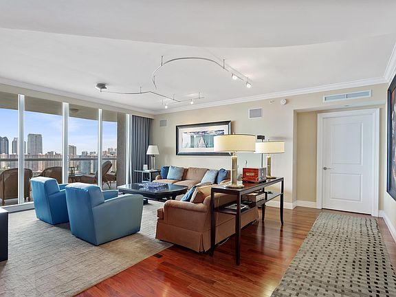 3rd image of 6000 Island Blvd APT 2306