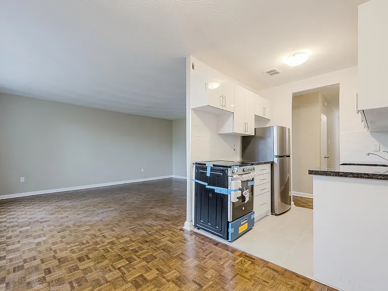 225 Cosburn Ave — Photo 14