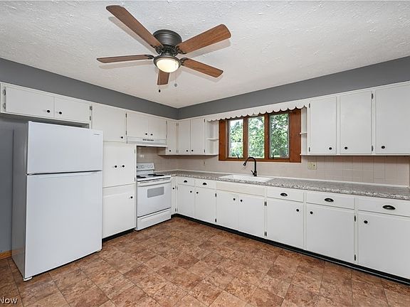 5th image of 225 Highland Dr
