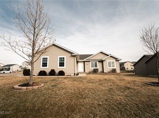 4123 147th St, Urbandale, IA 50323