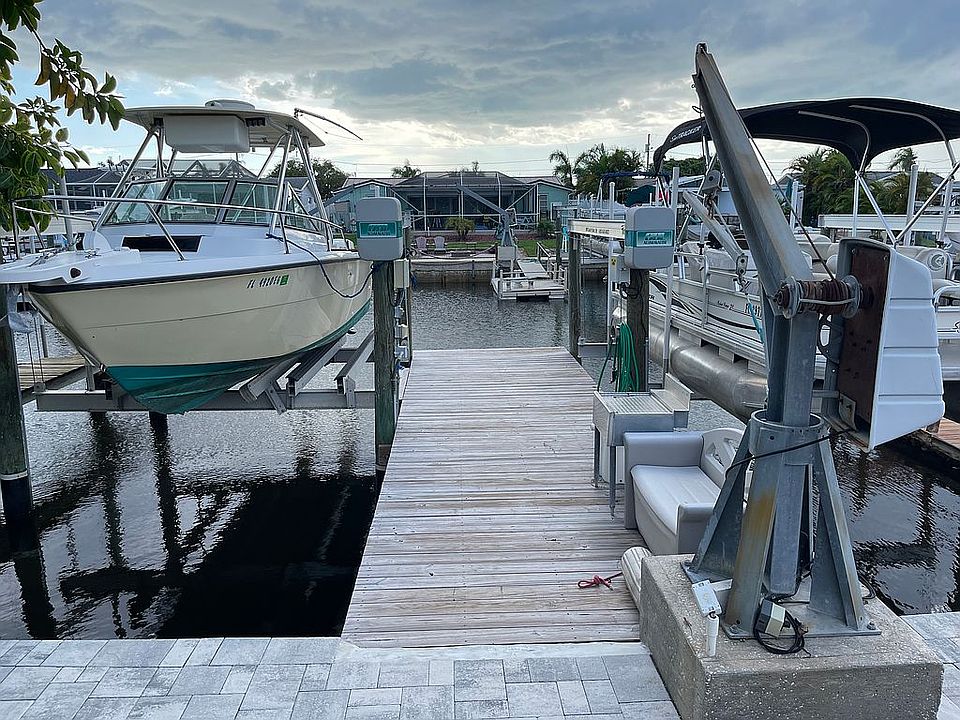 1st image of 4925 Pelican Dr