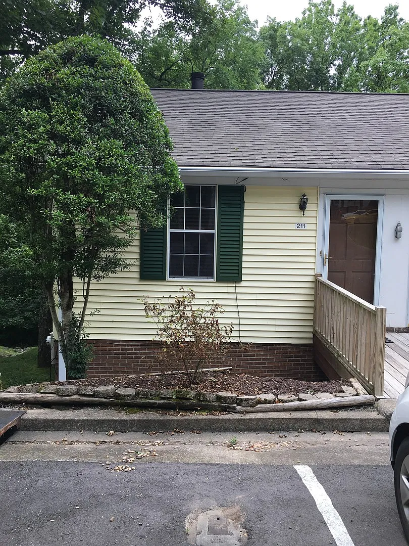 Townhouse Close to all! — Photo 1