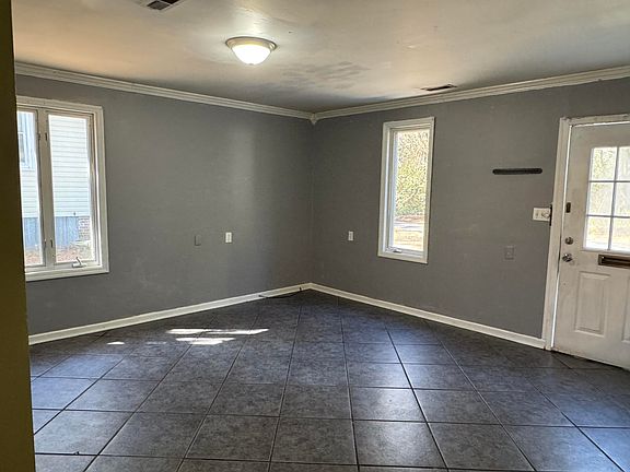 4th image of 100 Newell St