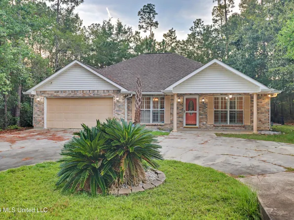 42162 Noma Dr, Diamondhead, MS 39525