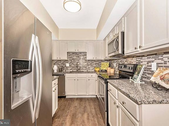 5th image of 6050 California Cir APT 106