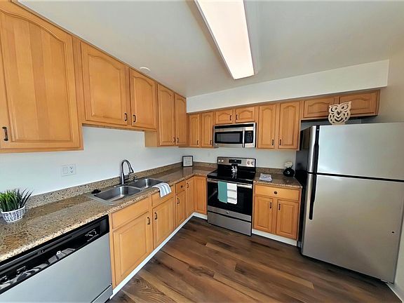 5th image of 570 University Ave #2
