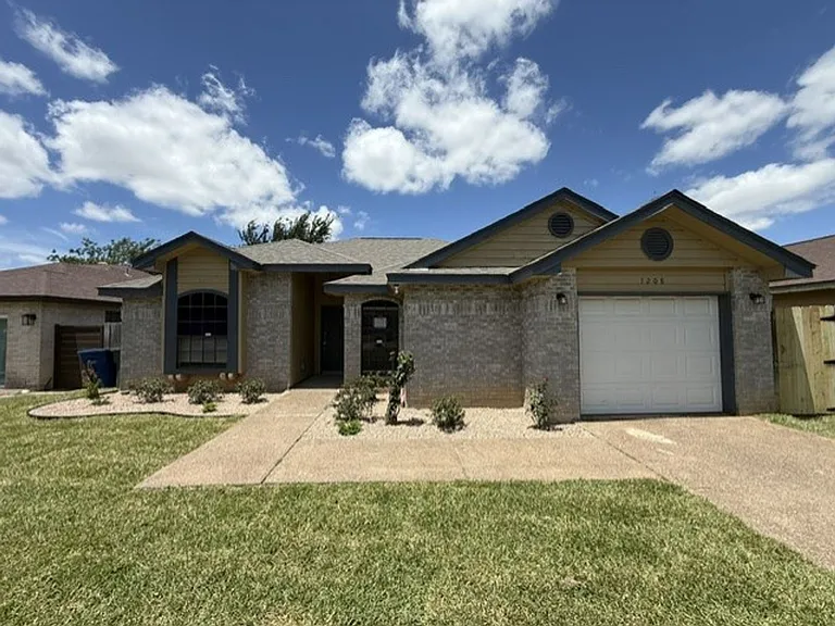1208 N Oakmont Loop — Photo 1