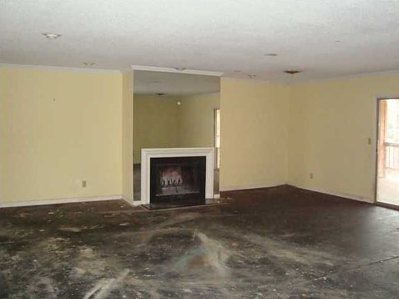 3rd image of 2915 Pinehaardt Dr