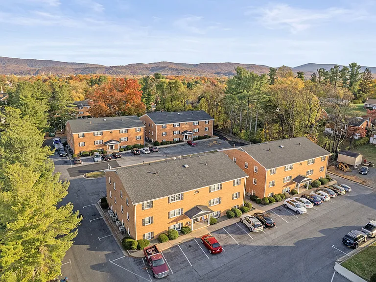 Summercrest Apartments — Photo 23