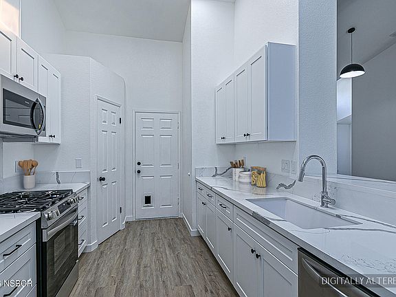 5th image of 1009 Armstrong St