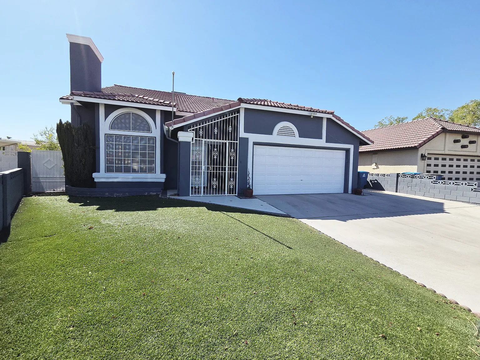 4 bed, 1980 sqft, $2,495 — Photo 2