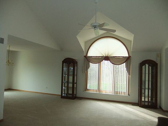 2nd image of 16430 Sharon Ct