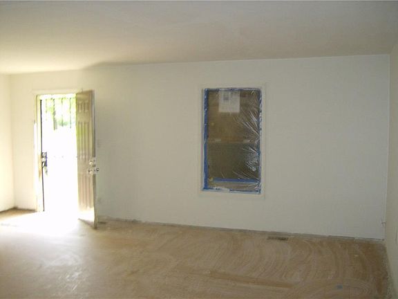 2nd image of 3627 Chateau Ln