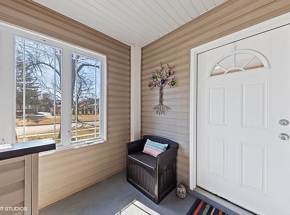 3rd image of 659 W Elm Park Ave