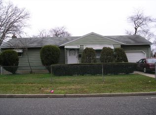 330 Clift St, Central Islip, NY 11722