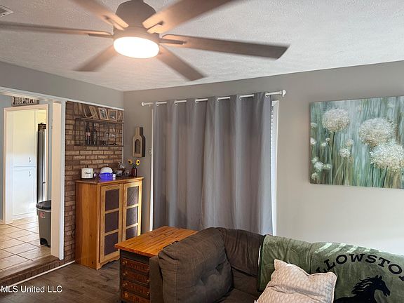 4th image of 89 Twin Oaks Dr