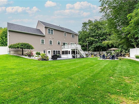 4th image of 8 Winterberry Rd