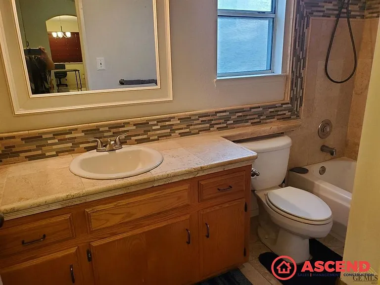 917 Sand Creek Dr — Photo 6