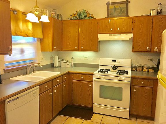 5th image of 2225 Applewood Ln
