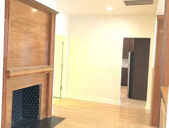 4th image of 4500-02 Sheridan APT 4500-2