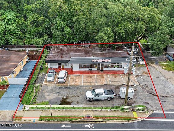 4th image of 2459 Lane Ave S