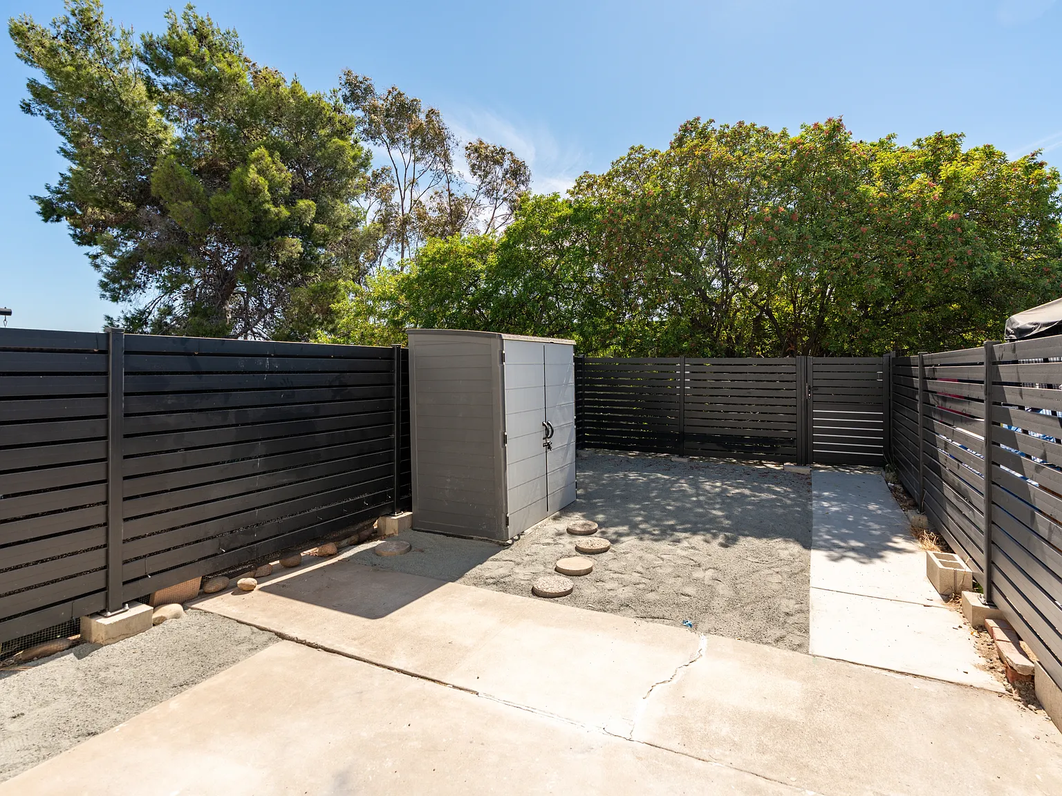 8685 Mellmanor Drive - B — Photo 3
