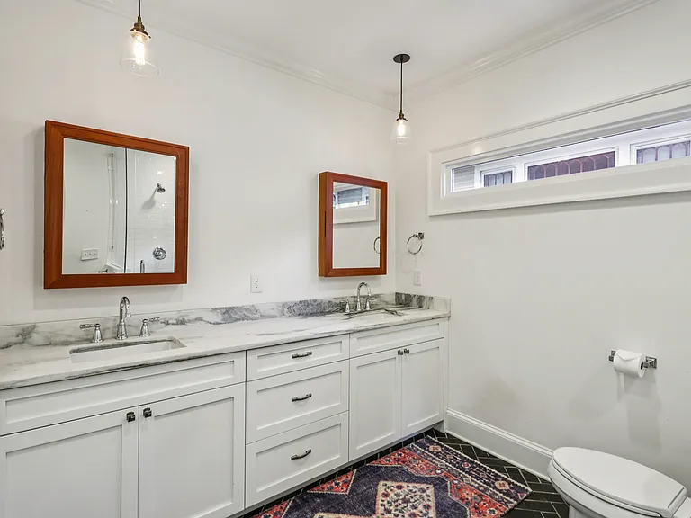 807 Lake Ave NE — Photo 28