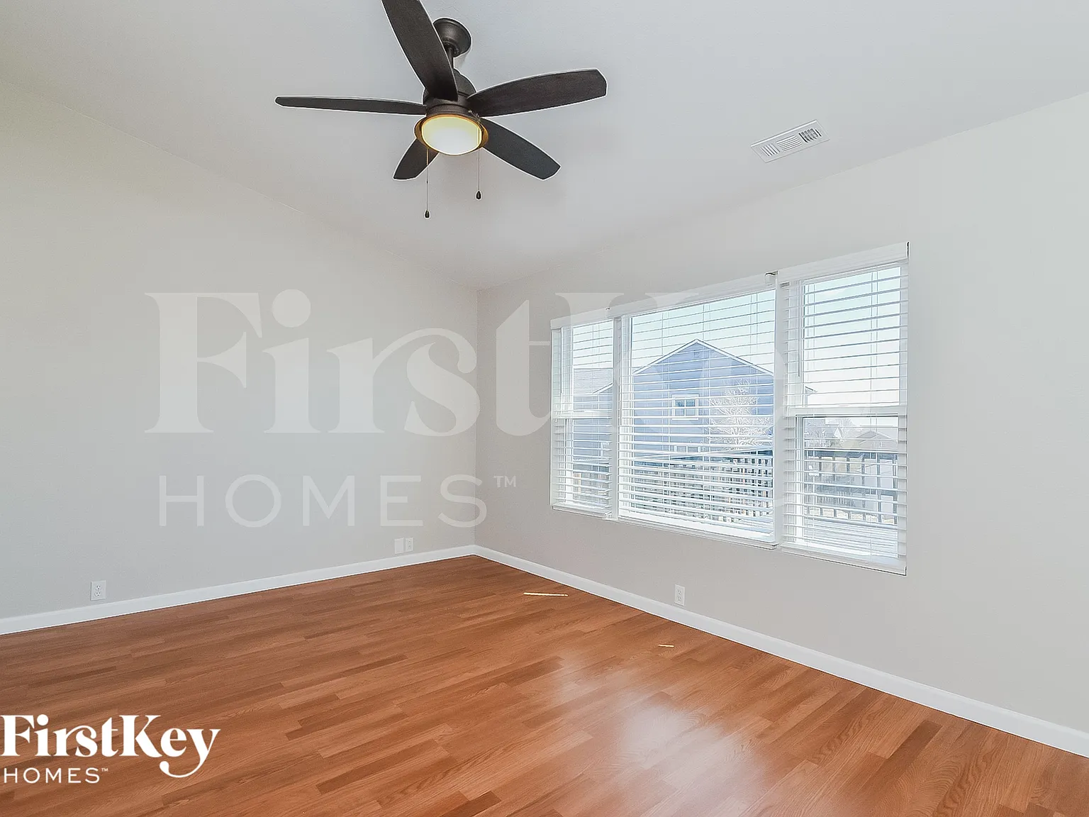 3 bed, 2.0 bath, 1152 sqft, $2,260 — Photo 3