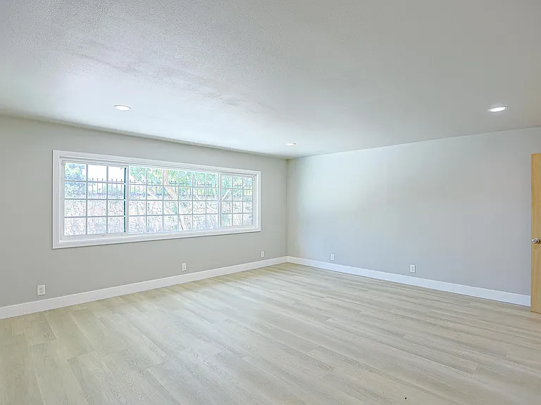 9909 Merced River Ave — Photo 33