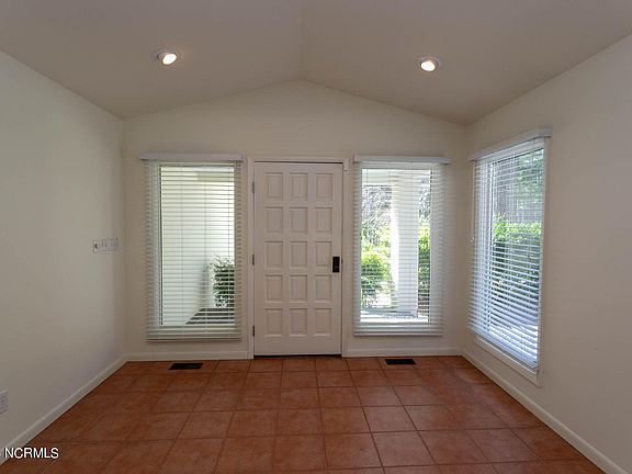 3rd image of 195 Lake Dornoch Drive
