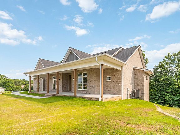 2nd image of 370 Splendor View Dr