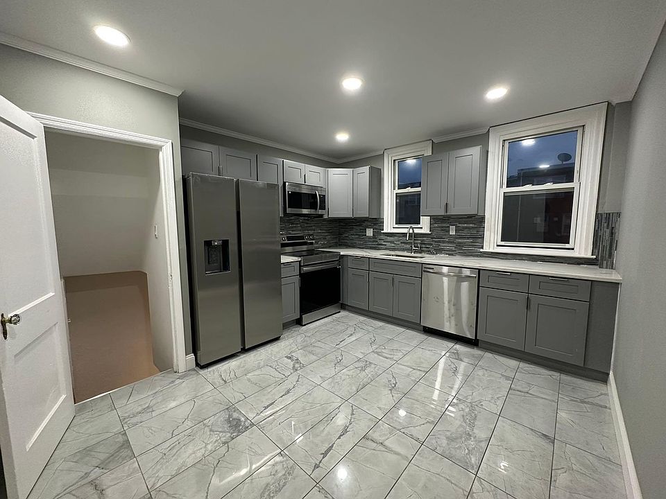 1st image of 3150 Longshore Ave