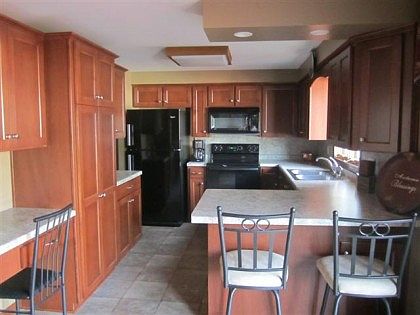 2nd image of 1031 Colle St