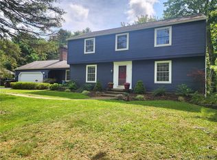 31 Tanglewood Dr W, Orchard Park, NY 14127