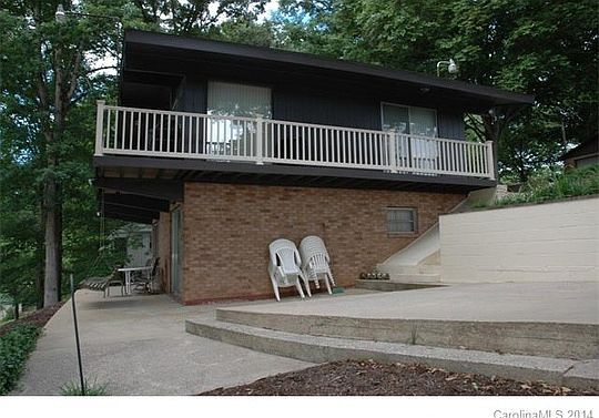 3rd image of 6926 Locke Dr
