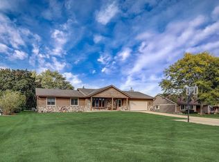 570 E Oakwood Rd, Oak Creek, WI 53154