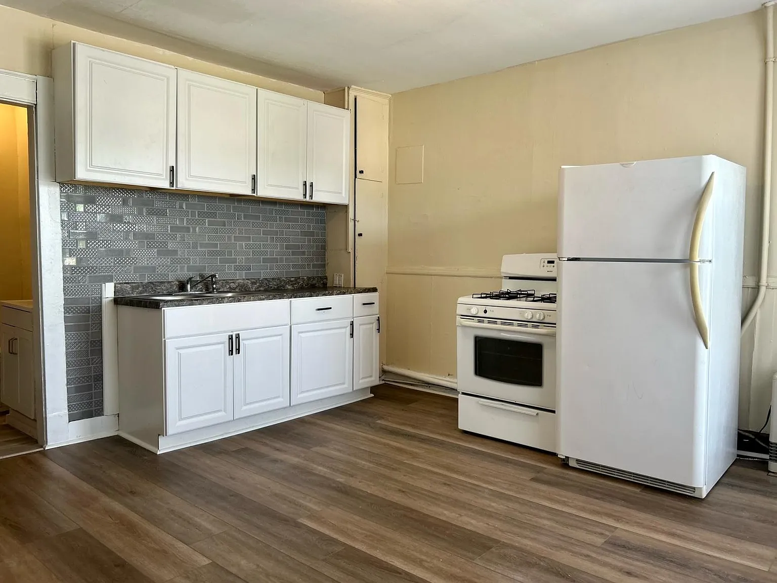 2 bed, $1,300 — Photo 2