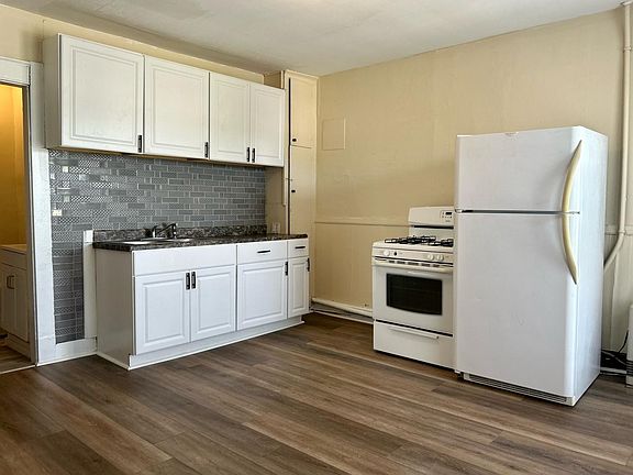 2nd image of 107-109 Birch St #2