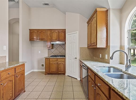 4th image of 1412 Vineyard Dr