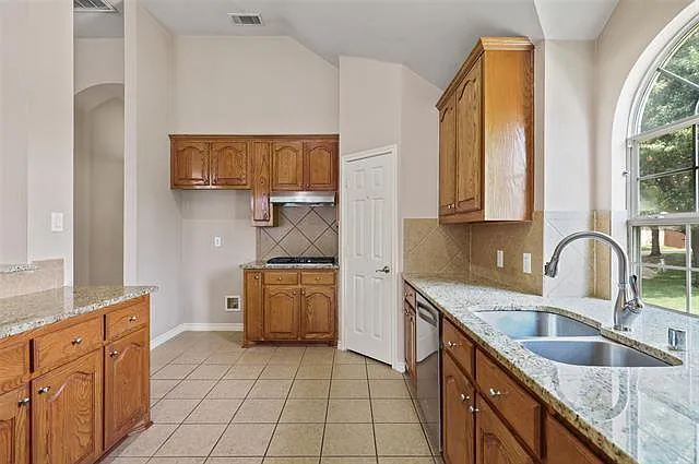 1412 Vineyard Dr — Photo 4