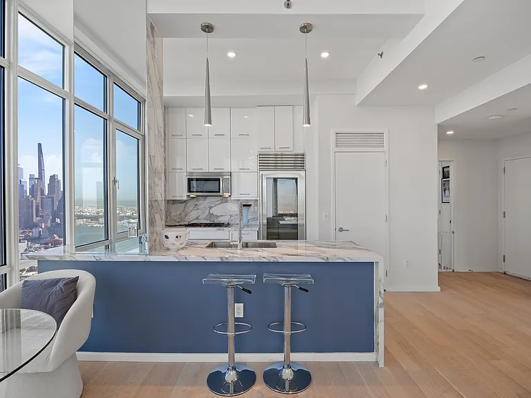 635 W 42nd St #44A — Photo 7