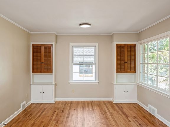 5th image of 5092 Lynd Ave